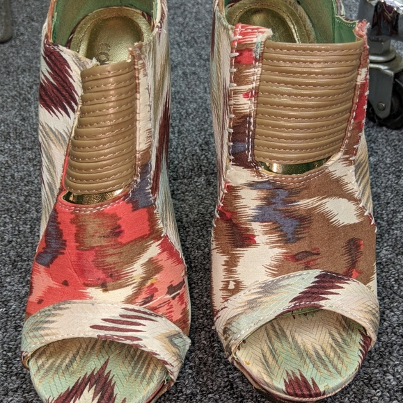 Tribal print wedges - Picture 3 of 4